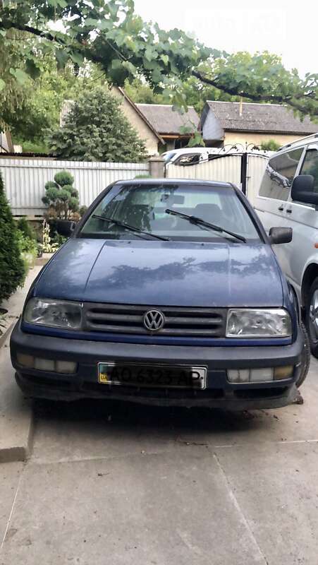 Седан Volkswagen Vento 1993 в Хусте