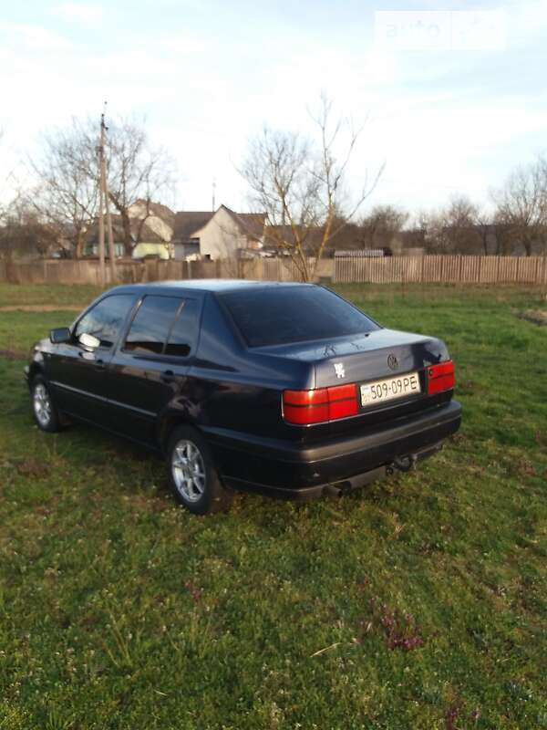 Седан Volkswagen Vento 1993 в Хусте