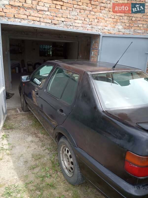 Седан Volkswagen Vento 1993 в Львові