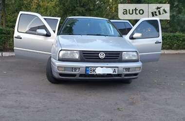 Седан Volkswagen Vento 1996 в Дубні