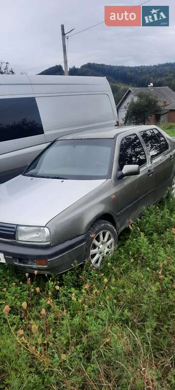 Седан Volkswagen Vento 1993 в Вижниці