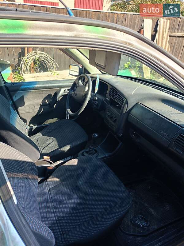 Седан Volkswagen Vento 1995 в Гадяче