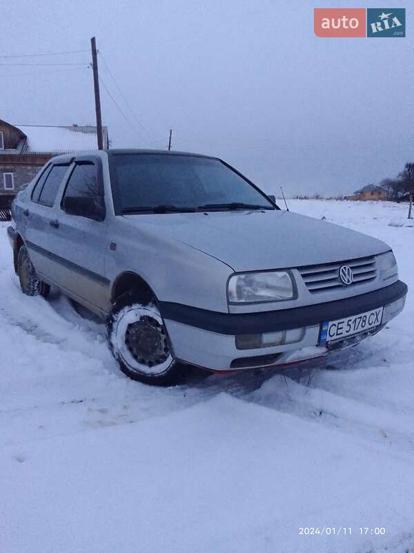 Седан Volkswagen Vento 1995 в Черновцах