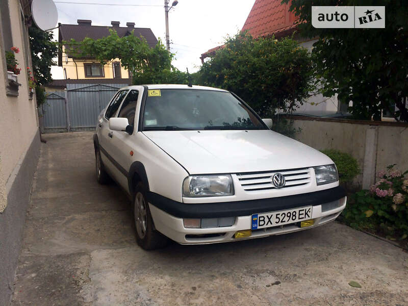 Седан Volkswagen Vento 1996 в Каменец-Подольском