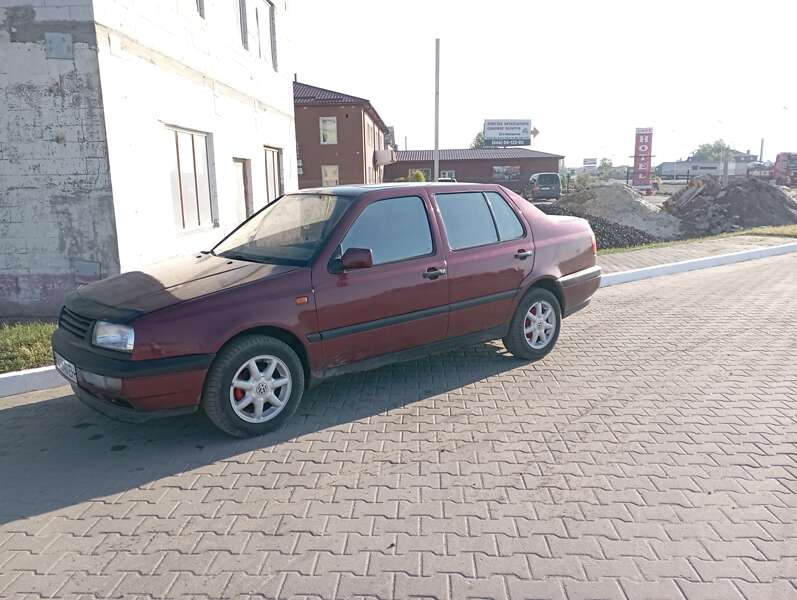 Седан Volkswagen Vento 1992 в Сарнах