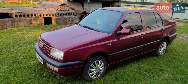 Седан Volkswagen Vento 1996 в Івано-Франківську