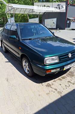 Седан Volkswagen Vento 1997 в Черновцах