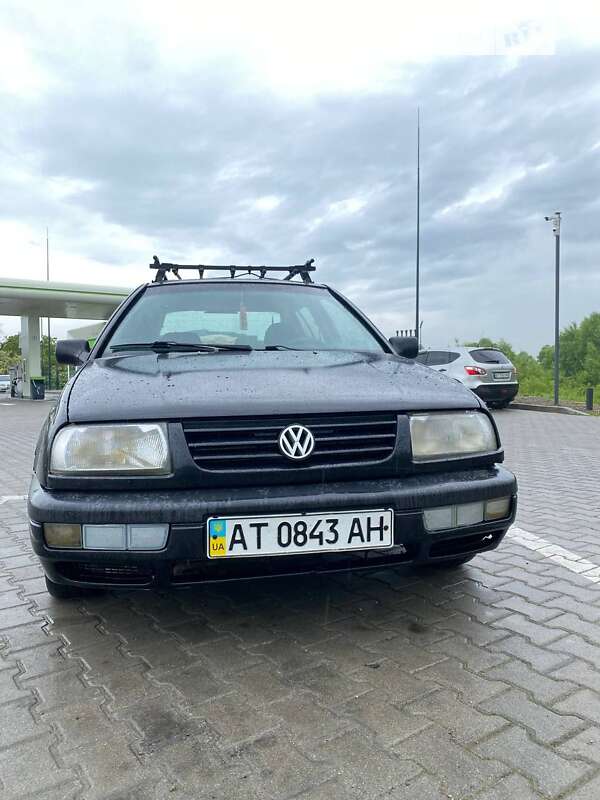 Седан Volkswagen Vento 1996 в Болехове
