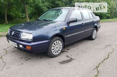 Седан Volkswagen Vento 1993 в Калуші