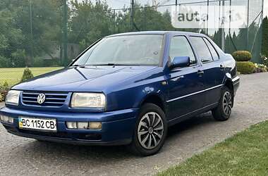 Седан Volkswagen Vento 1996 в Жовкві