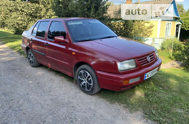 Седан Volkswagen Vento 1996 в Нововолынске