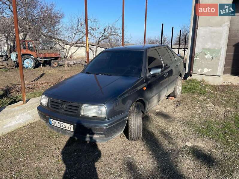 Седан Volkswagen Vento 1996 в Шевченковому