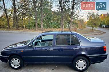 Седан Volkswagen Vento 1995 в Харькове