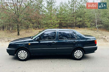 Седан Volkswagen Vento 1993 в Харькове