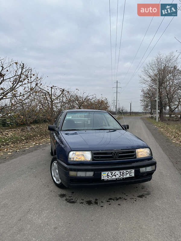 Седан Volkswagen Vento 1993 в Виноградові