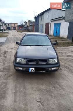 Седан Volkswagen Vento 1996 в Городке