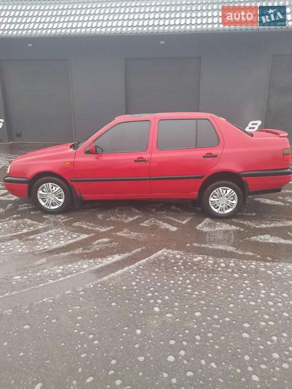 Седан Volkswagen Vento 1993 в Харькове
