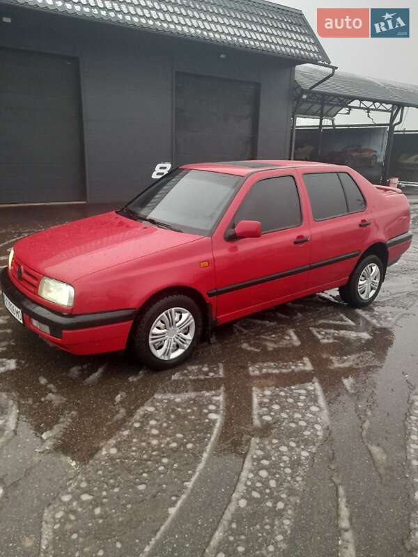 Седан Volkswagen Vento 1993 в Харькове