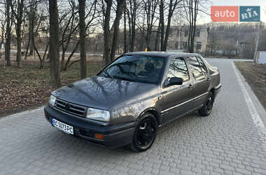 Седан Volkswagen Vento 1992 в Жовкве