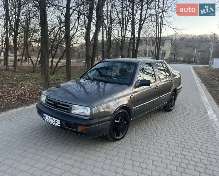 Седан Volkswagen Vento 1992 в Жовкві