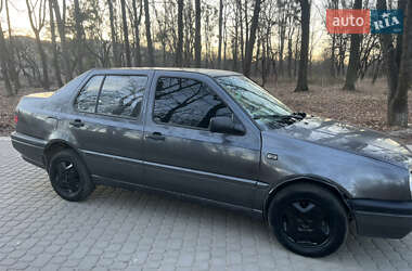 Седан Volkswagen Vento 1992 в Жовкві