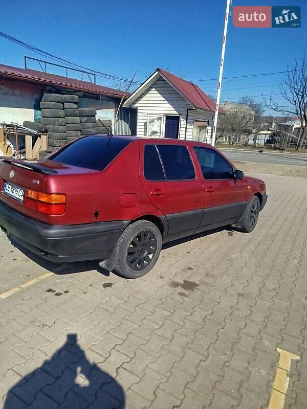 Седан Volkswagen Vento 1994 в Черновцах