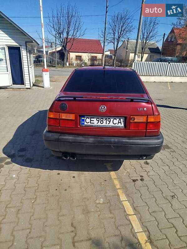 Седан Volkswagen Vento 1994 в Черновцах