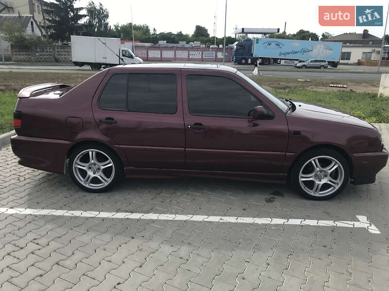 Седан Volkswagen Vento 1995 в Виннице