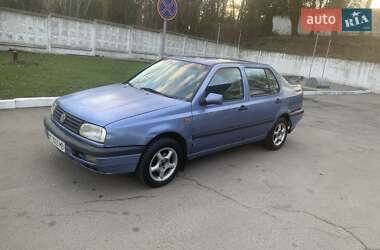 Седан Volkswagen Vento 1992 в 
