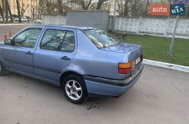 Седан Volkswagen Vento 1992 в 
