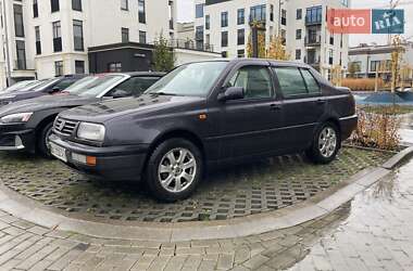 Седан Volkswagen Vento 1994 в 