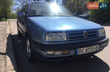 Седан Volkswagen Vento 1992 в 