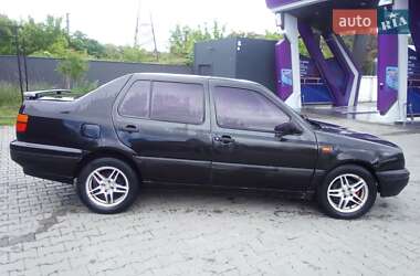 Седан Volkswagen Vento 1993 в 