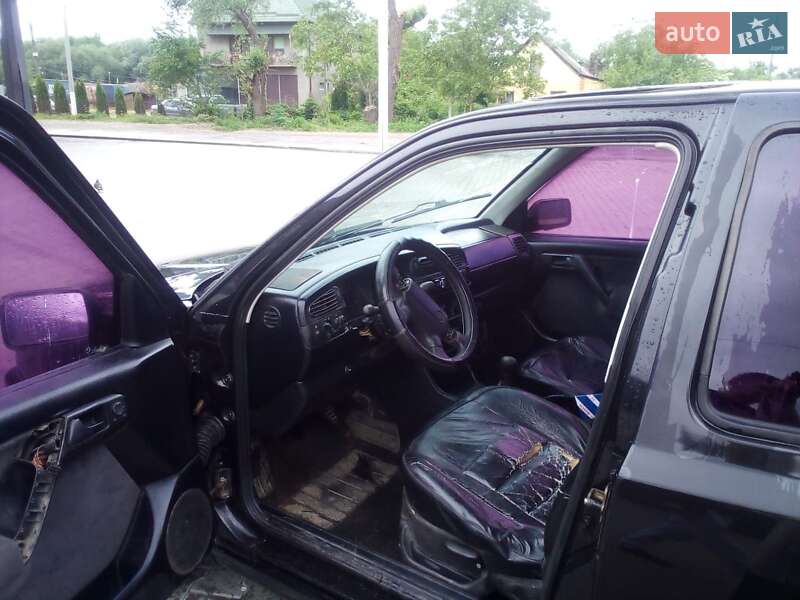 Седан Volkswagen Vento 1993 в Чернівцях