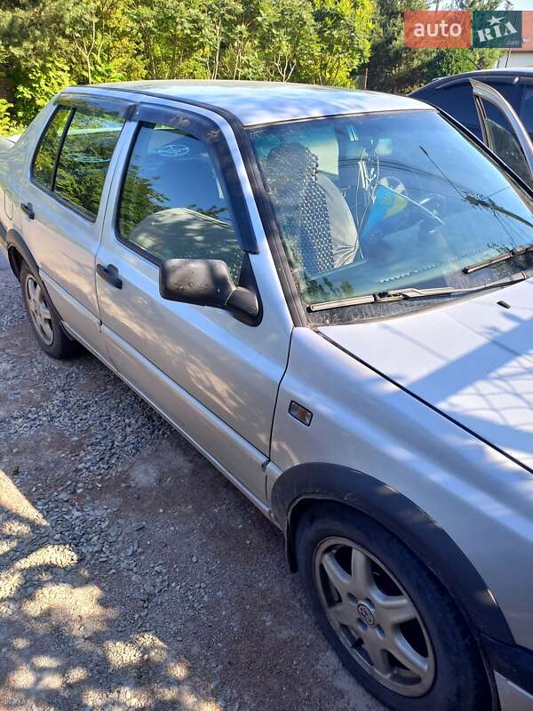 Седан Volkswagen Vento 1998 в Надворной