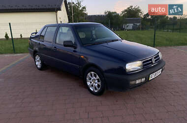 Седан Volkswagen Vento 1995 в Стрые