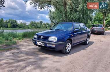 Седан Volkswagen Vento 1994 в Украинке