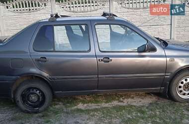 Седан Volkswagen Vento 1994 в Володимирці
