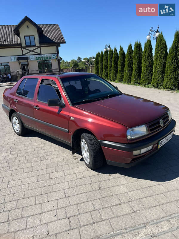 Седан Volkswagen Vento 1993 в Львові