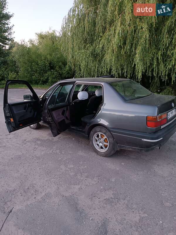 Седан Volkswagen Vento 1992 в Изяславе