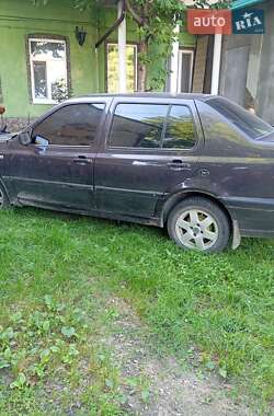 Седан Volkswagen Vento 1994 в Черновцах