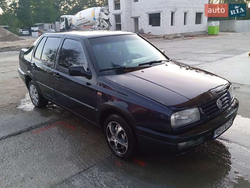 Седан Volkswagen Vento 1996 в Буче