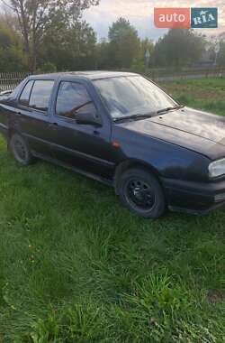 Седан Volkswagen Vento 1992 в  фото 9 Седан Volkswagen Vento 1992 в