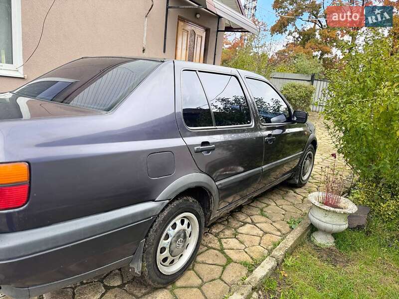 Седан Volkswagen Vento 1996 в Надворной