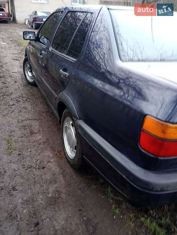 Седан Volkswagen Vento 1994 в Шишаках