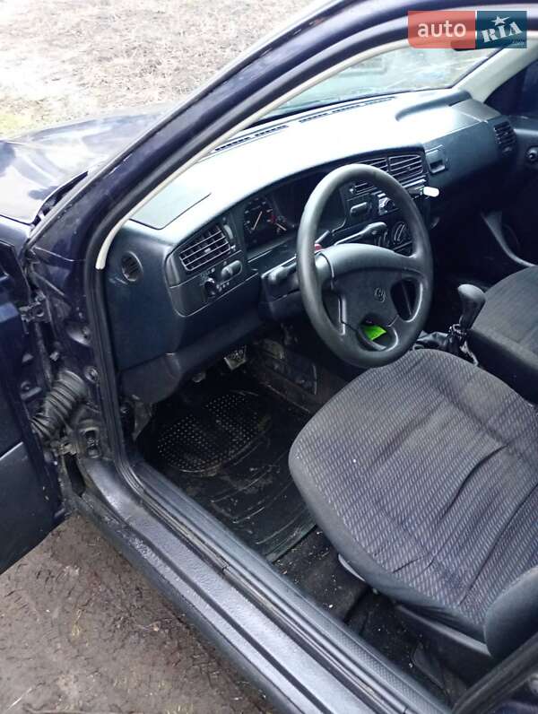 Седан Volkswagen Vento 1994 в Шишаках