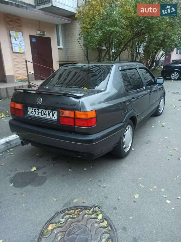 Седан Volkswagen Vento 1993 в Обухове