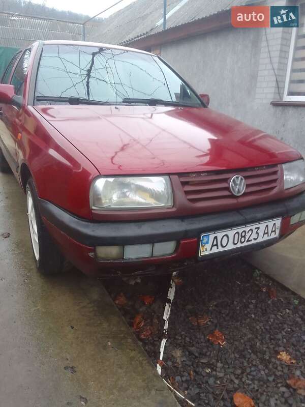 Седан Volkswagen Vento 1993 в Ужгороді