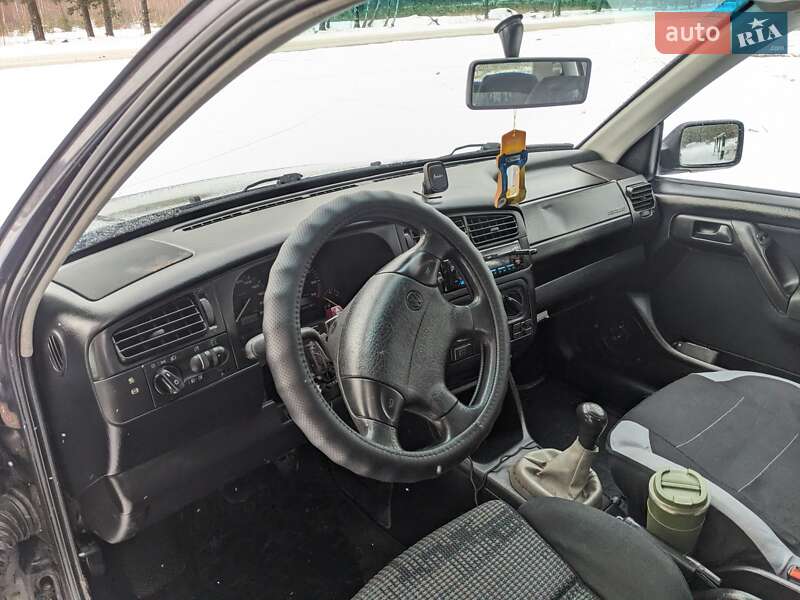 Седан Volkswagen Vento 1994 в Рафалівці