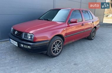 Седан Volkswagen Vento 1997 в Киеве